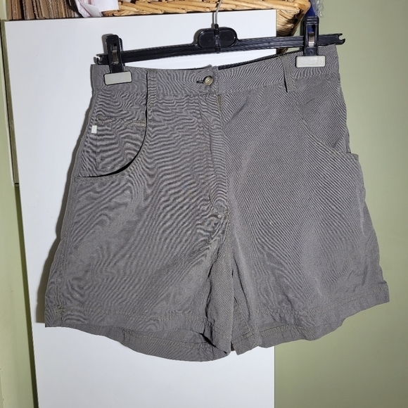 The North Face Pants - ❤️ 3 for $35 THE North Face shorts womens high waist olive green gray size 8